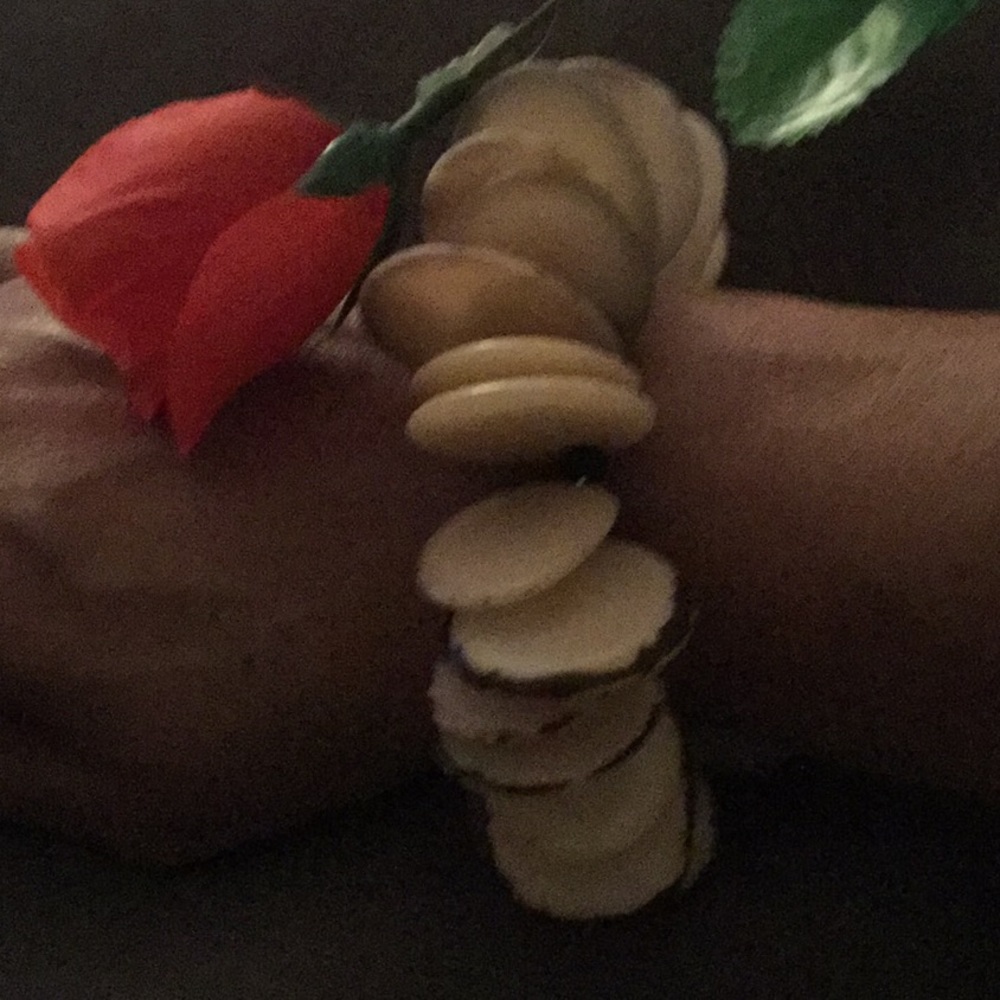 Shell Bracelet - Picture 2 of 3
